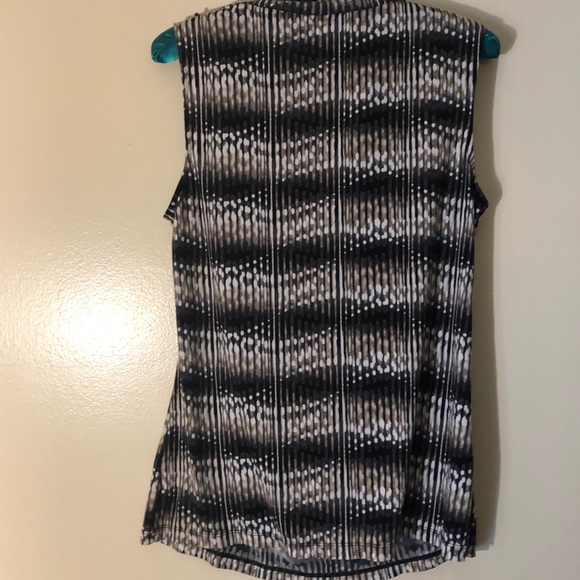 Patterned top - Picture 2 of 3